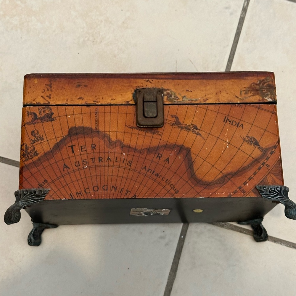 Antique chest - Picture 8 of 15